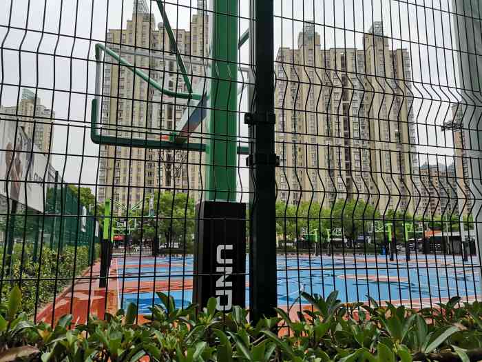 源深篮球公园-"住源深体育馆附近的朋友 真的太幸福了!环.