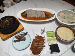 鲤鱼焙面-梅利汴京烤鸭•开封豫菜地标店(东大街店)