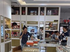 -美式眼镜·授权蔡司.依视路.尼康.豪雅.明月(人民广场店)
