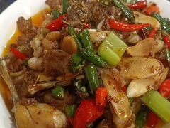 独门姜爆蛙-鸿顺老铁锅美蛙鱼府(解放碑店)