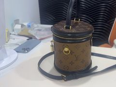 -聚云奢二手奢侈品黄金手表包包回收·中古店(中福城店)