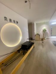 -闺蜜瑜伽·普拉提女性塑形馆