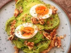 牛油果煮蛋吐司-RAC BAR(安福路店)