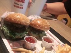 -The Habit Burger Grill 哈比特汉堡(复兴soho店)