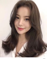 黑色单一试试它-简法造型·品牌形象店