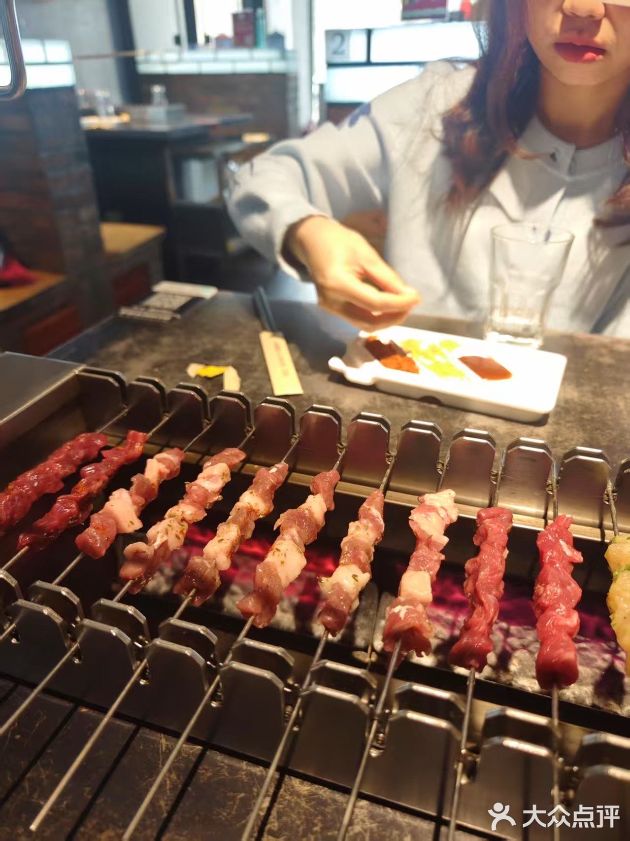 早就听说这家电烤串，可以自己烤也可以让店员帮忙