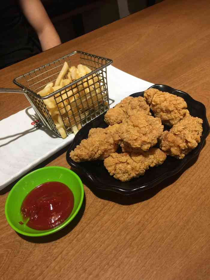 敏丁拌饭-"位于交通便利的抚顺万达广场,在四楼美食小.