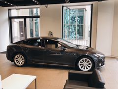 -TESLA 特斯拉(上海太古汇体验店)
