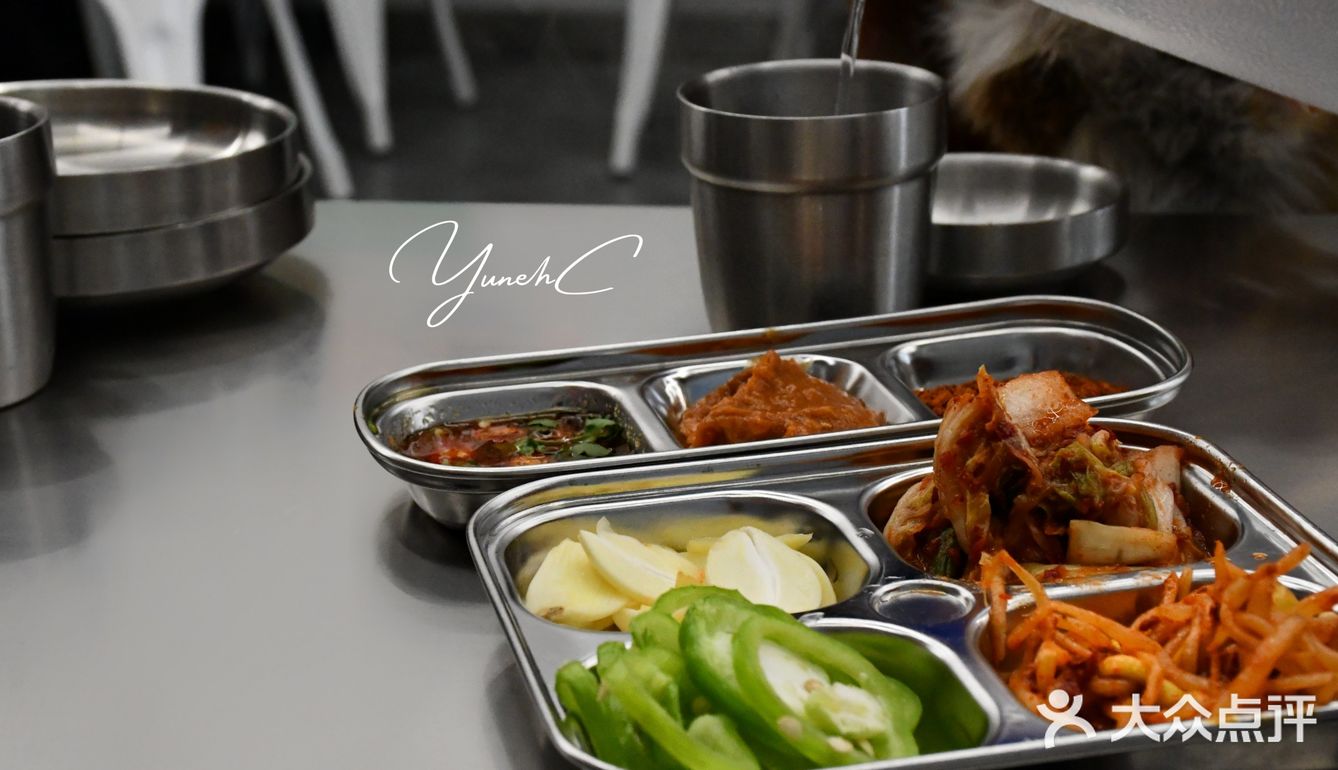 网红炭火烤肉店