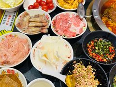 金牌毛肚-沸炉重庆老火锅(军事博物馆店)