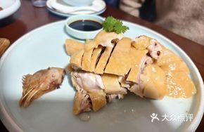 Liangzhu White-Steamed Tribute Chicken