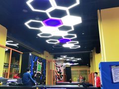 -爱蹦iBOON蹦床运动馆(江汉店)