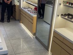 -视野联行眼镜·蔡司·尼康·豪雅·依视路(青浦宝龙店)