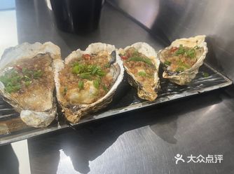 配上他们家的油条，真的能多吃几口饭。炒方便面也很棒