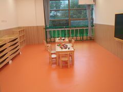 -小门牙好性格托育(北外滩中心)