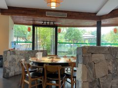 -茅草房·河畔园林火锅