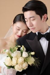 -喜爱高定婚纱摄影