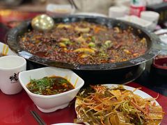 -烧哥美蛙肥肠鱼火锅·十五年社区店