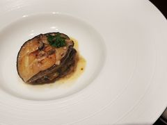 活鲍鱼搭牛肝菌菇-一本魅·日式料理