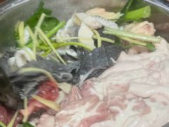 -周良天山牛杂城(天山路总店)