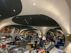 -钟书阁(珍园店)