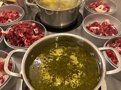 金汤酸菜锅-晓沸牛肉海鲜小火锅(白湖亭万达广场店)