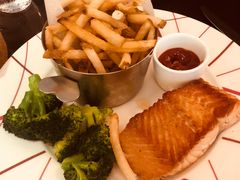 -db Bistro & Oyster Bar by Daniel Boulud(滨海湾金沙店)