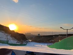 -采薇庄园四季滑雪场