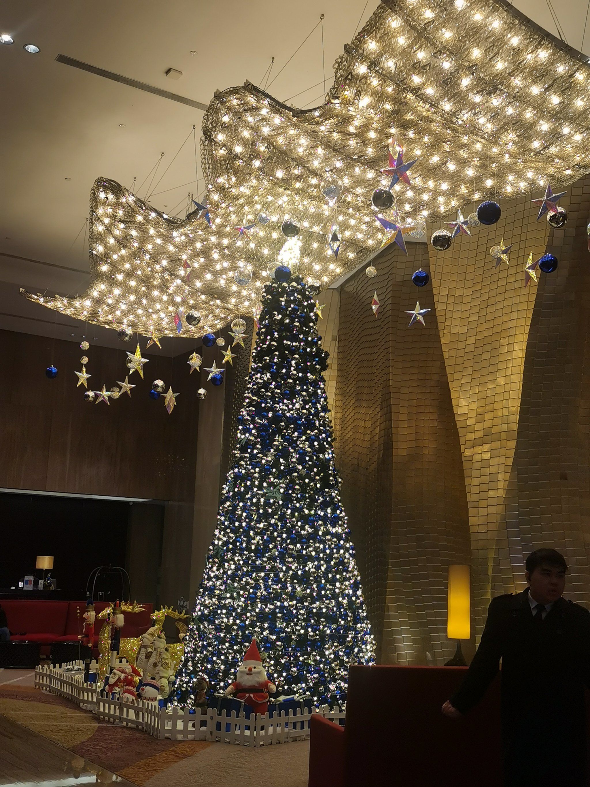 0元玩转这座城
广州天河区希尔顿酒店,也是广州很早的五星级酒店之 