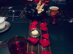 餐具摆设-L'ATELIER de Joel Robuchon(外滩18号店)