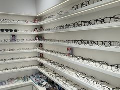 -美式眼镜·授权蔡司.依视路.尼康.豪雅.明月(南翔印象城店)