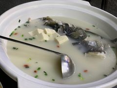 水边心心恋恋鱼头汤-水边人家·鱼宴餐厅·淳鱼馆(千岛湖店)