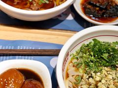 -呷佬·长沙手工米粉(金沙江路店)