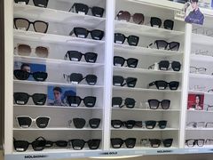 -天空之镜眼镜店蔡司依视路授权店(天通苑店)