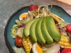 牛油果野菜沙拉-本源食集 日式烧肉·炉端烧(卓悦中心店)
