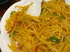 土豆丝盖浇饭-嘉峪关伊俩寺烤肉店