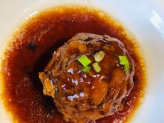 鸭蛋黄狮子头-梅飞酒家(桑园路店)