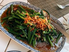 烤空心菜-卷心菜和避孕套餐厅(Pattaya)
