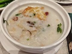 荔湾艇仔粥-金翠皇宫粤菜·点心·海鲜(翡翠店)