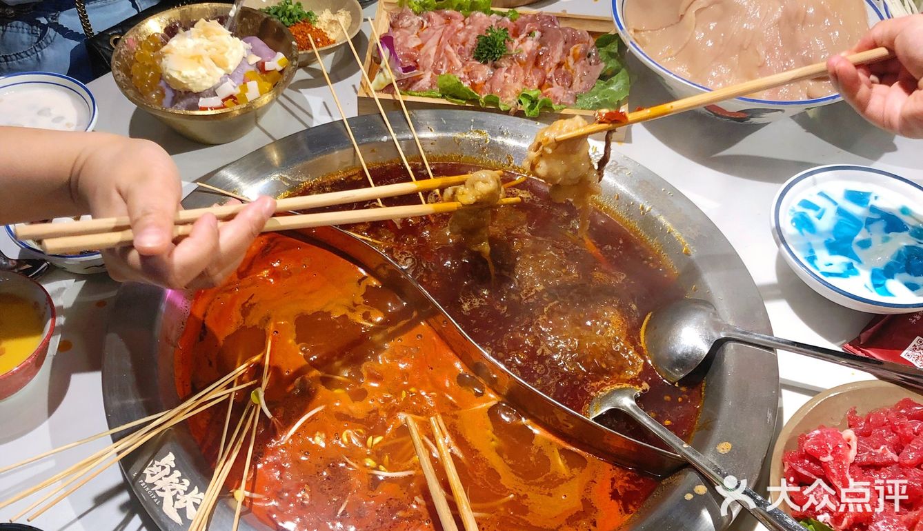 热辣欢聚时光，鲜橙多解腻解辣多美味
