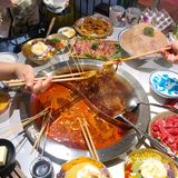 热辣欢聚时光，鲜橙多解腻解辣多美味
