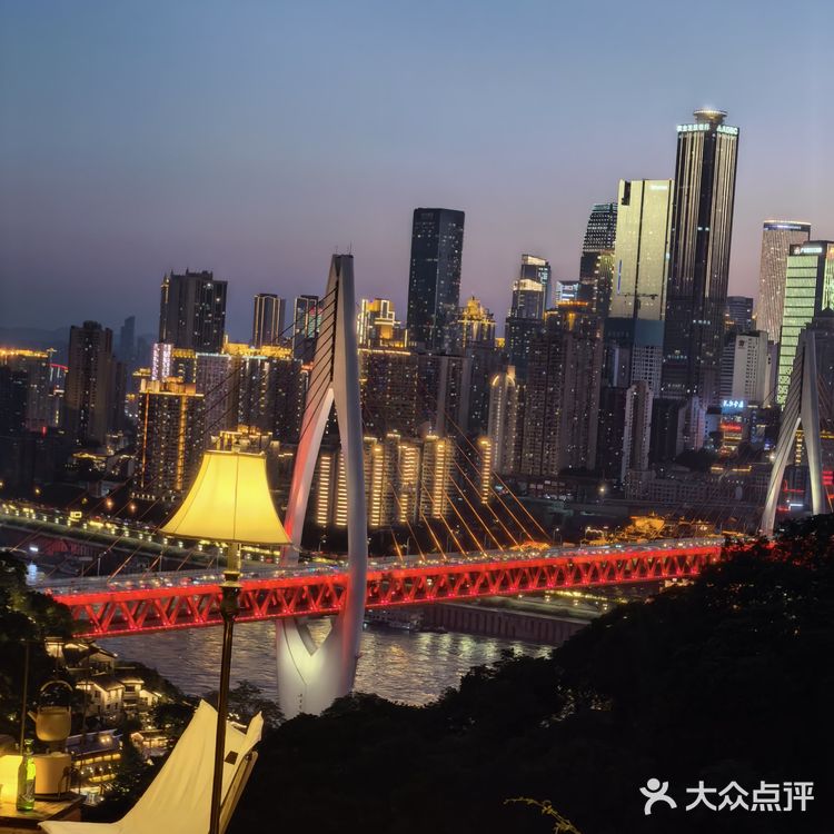 南山暮色里✨带闺蜜撞进重庆夜景的诗行～