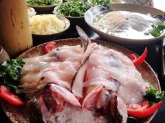 -茅草房·河畔园林火锅