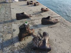 -多瑙河畔鞋履雕塑