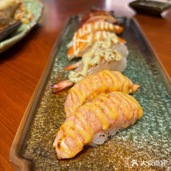 俊屋料理·烧鸟·寿司·日泰融合菜(星际云汇店)俊屋火炙拼盘寿司图片