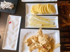 石屏豆腐皮-滇釜火锅·能喝汤的火锅(车公庄店)