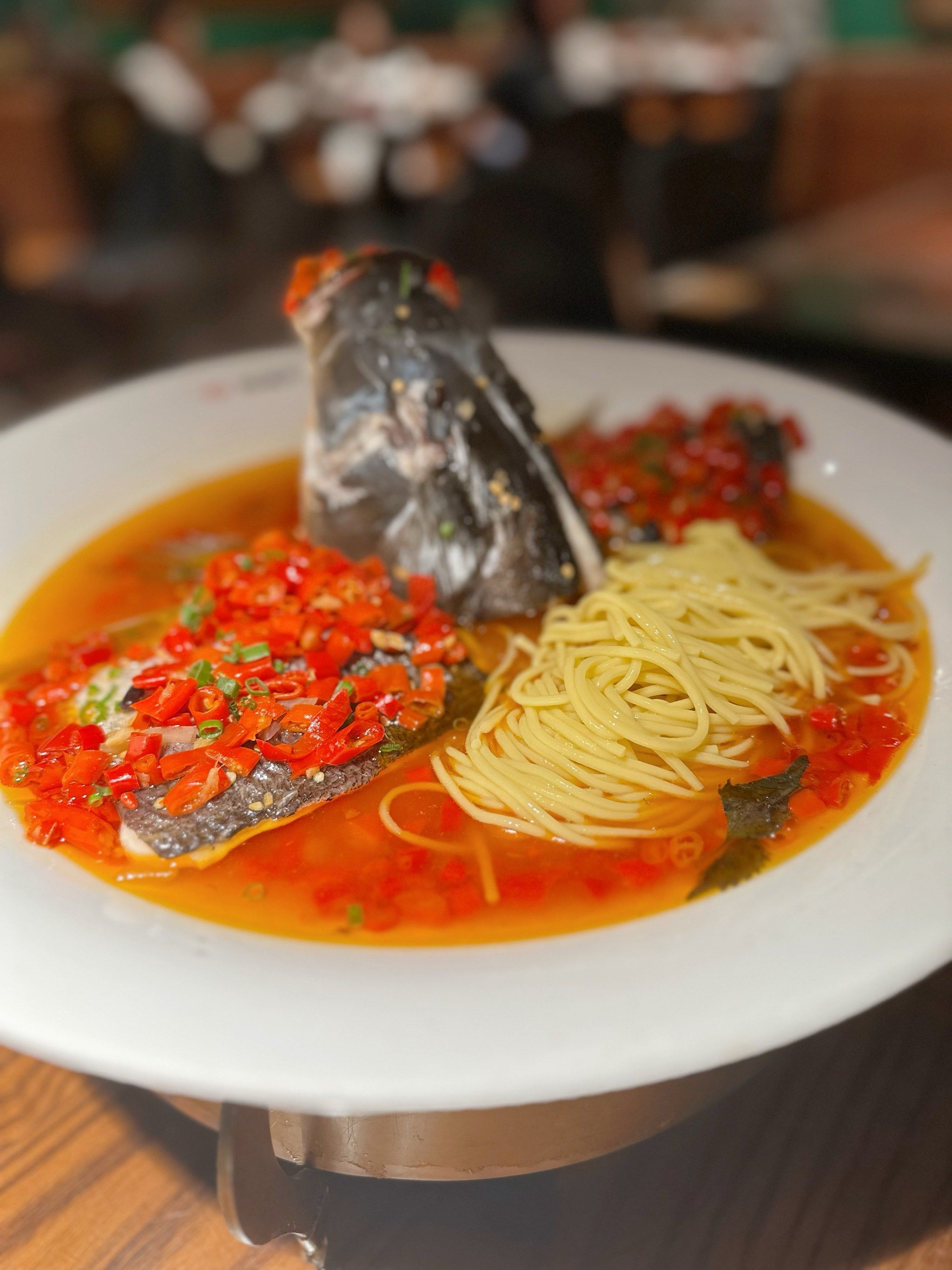 新鲜度不错,面条qq弹弹的好吃,就是广东人有点抗不住这个辣度,小姐姐