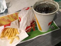 麦辣鸡腿堡套餐-麦当劳(虹梅路地铁站店)