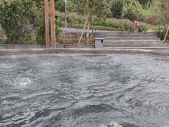 -腾冲洞山温泉村