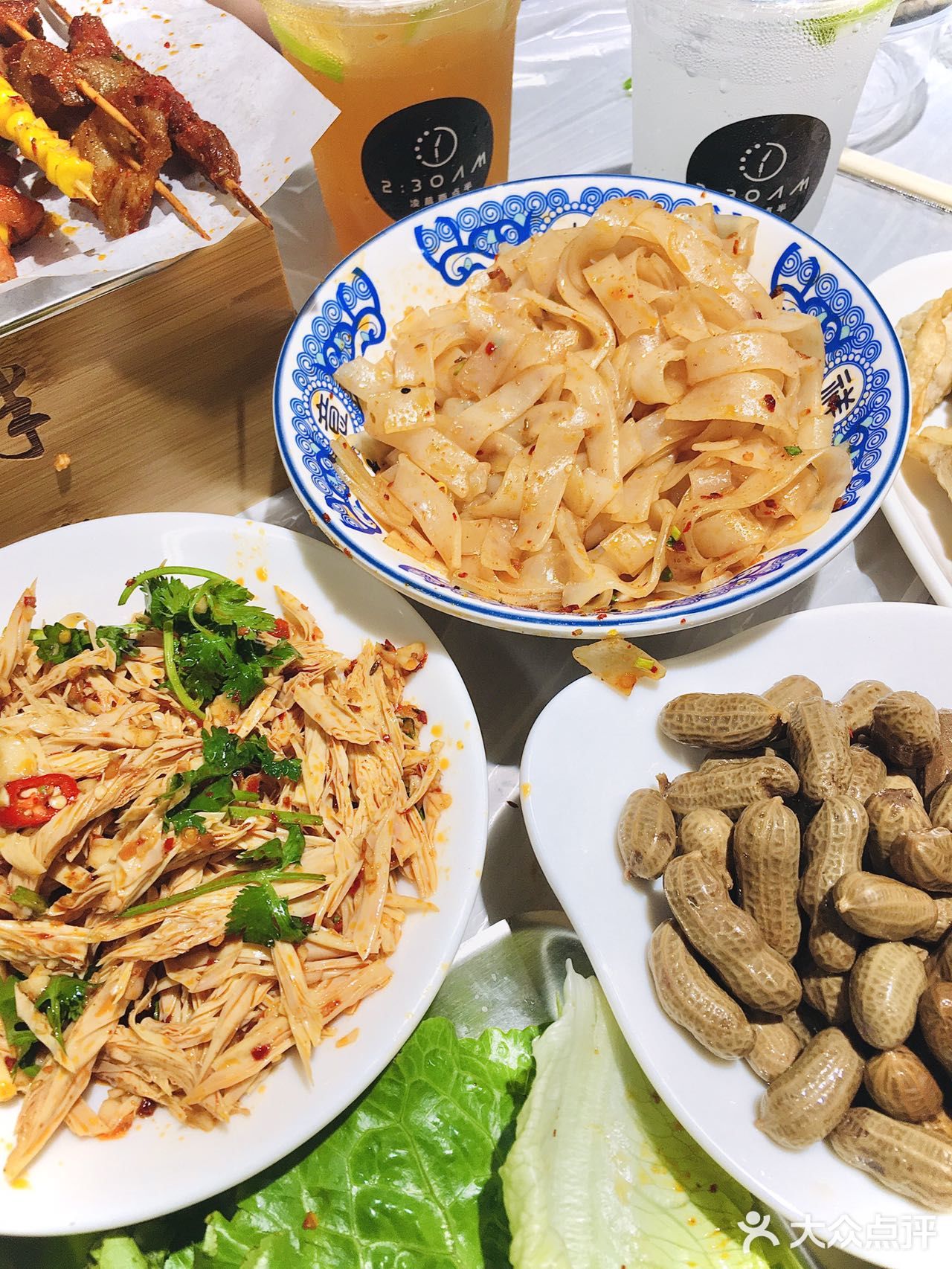 撸🍢串，看⚽️球，吹牛=夏天